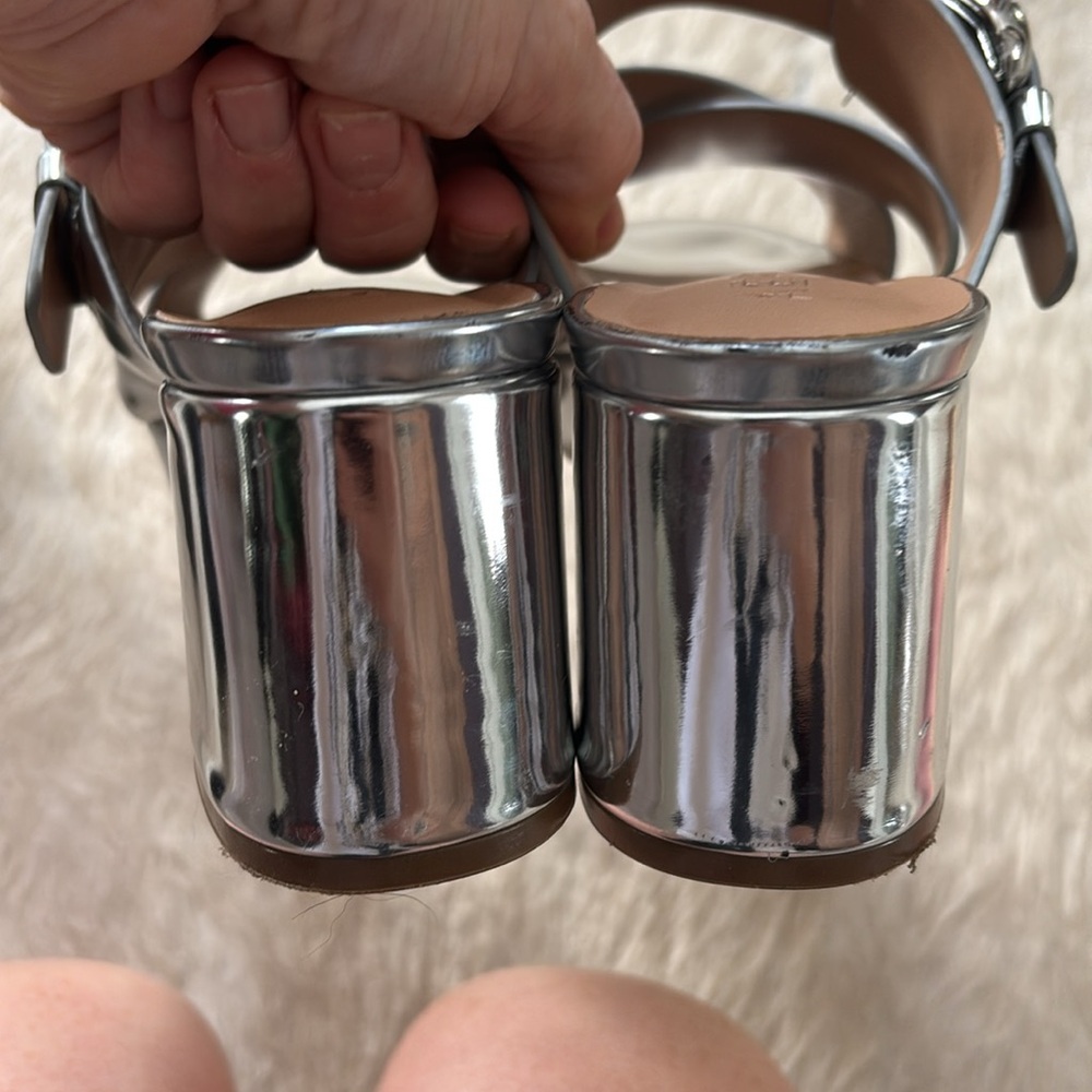 AEROSOLES Silver Slide Sandals with Metallic Finish - Picture 5 of 6
